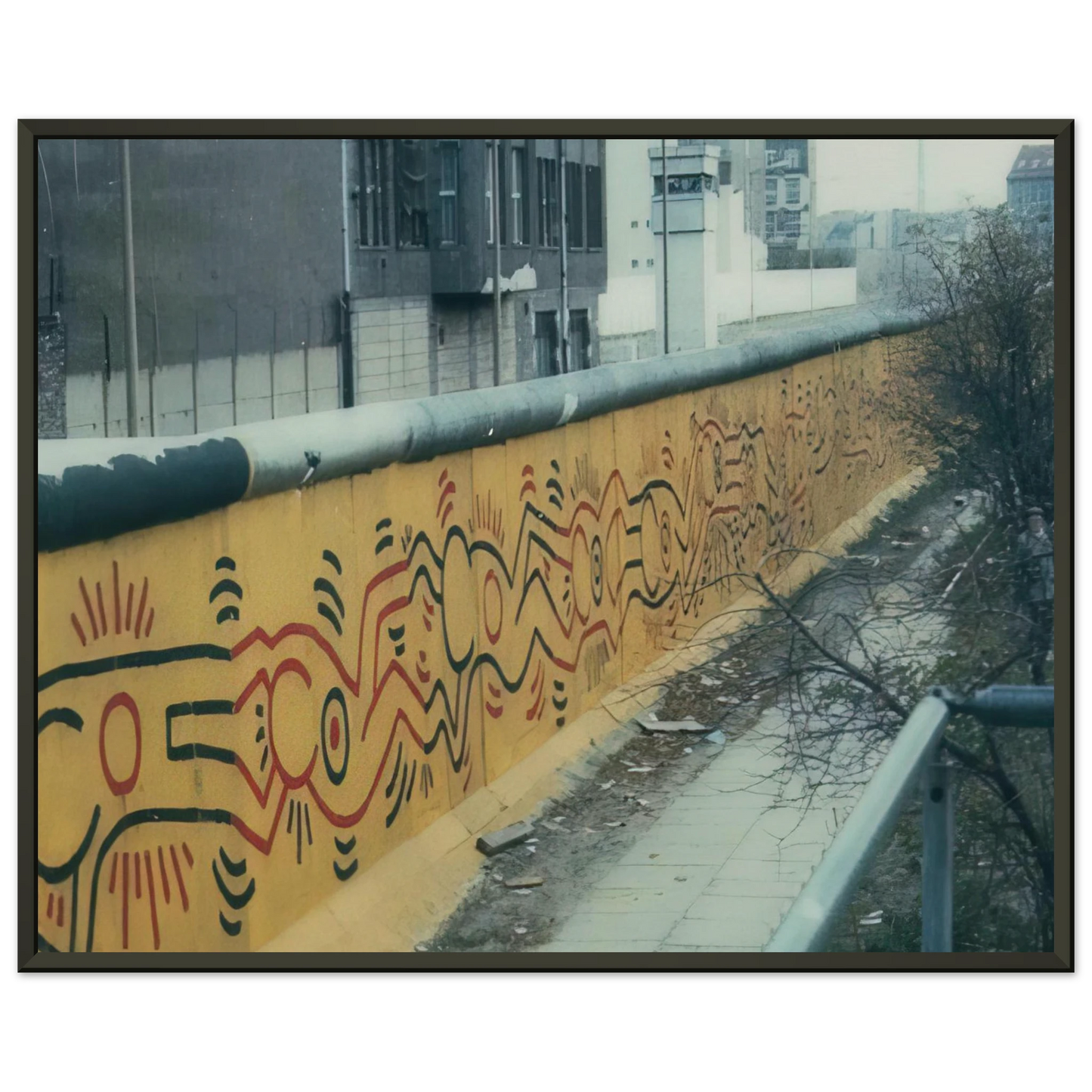 Keith Haring BERLIN MURAL 1986 Framed Art Print - Aluminum Frame - 70x100 cm / 28x40 inches